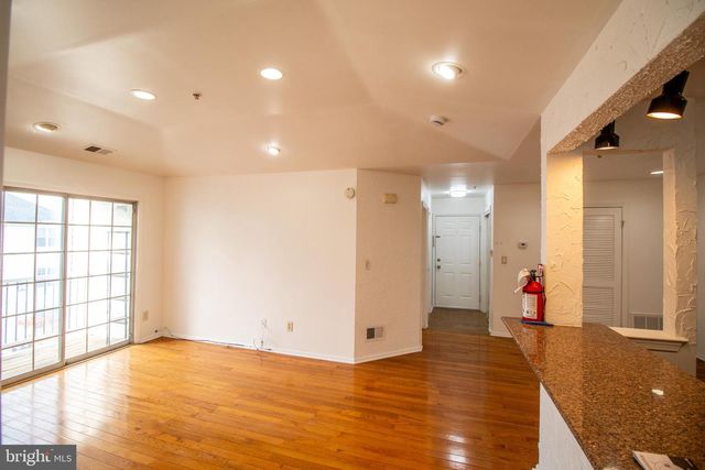 1337 WATERFORD DR, Edison, NJ 08817