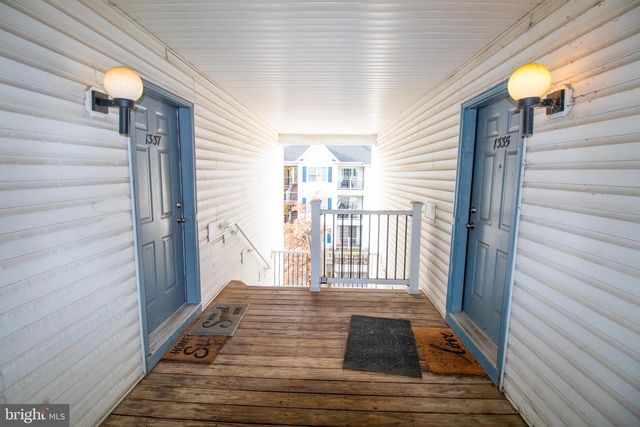 1337 WATERFORD DR, Edison, NJ 08817