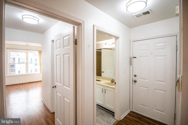 1337 WATERFORD DR, Edison, NJ 08817