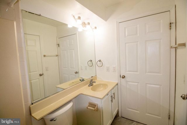 1337 WATERFORD DR, Edison, NJ 08817