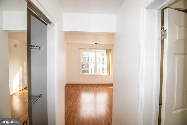 1337 WATERFORD DR, Edison, NJ 08817