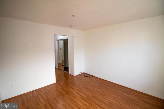 1337 WATERFORD DR, Edison, NJ 08817