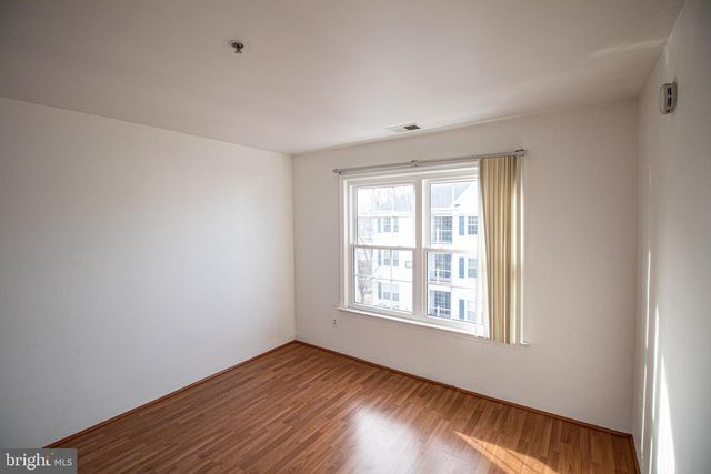 1337 WATERFORD DR, Edison, NJ 08817