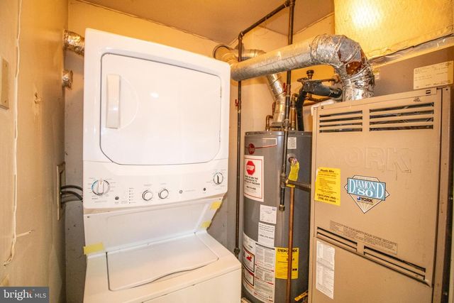 1337 WATERFORD DR, Edison, NJ 08817