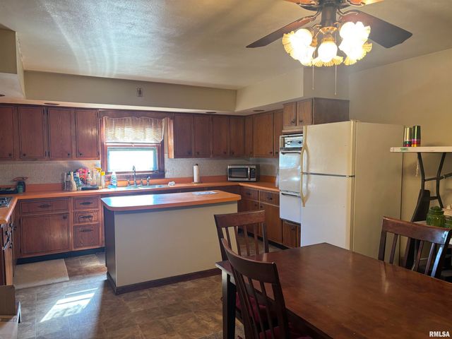 10206 E County Highway 14 Road, Lewistown, IL 61542