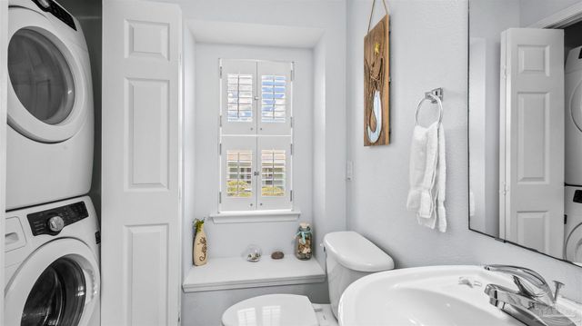 16038 Innerarity Pt Rd 101, Pensacola, FL 32507