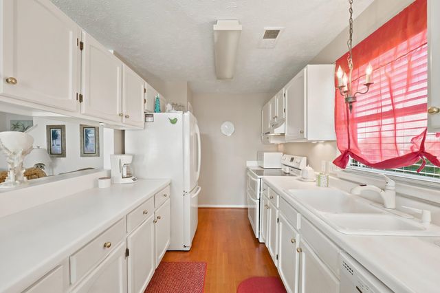 938 Tiffany Ln., North Myrtle Beach, SC 29582