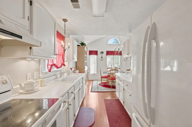 938 Tiffany Ln., North Myrtle Beach, SC 29582