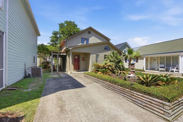 938 Tiffany Ln., North Myrtle Beach, SC 29582