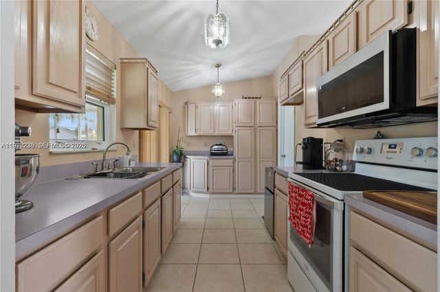 13752 SW 285th St, Homestead, FL 33033