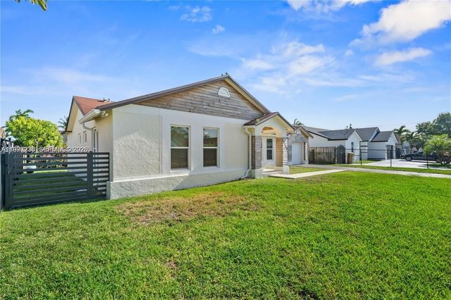 13752 SW 285th St, Homestead, FL 33033