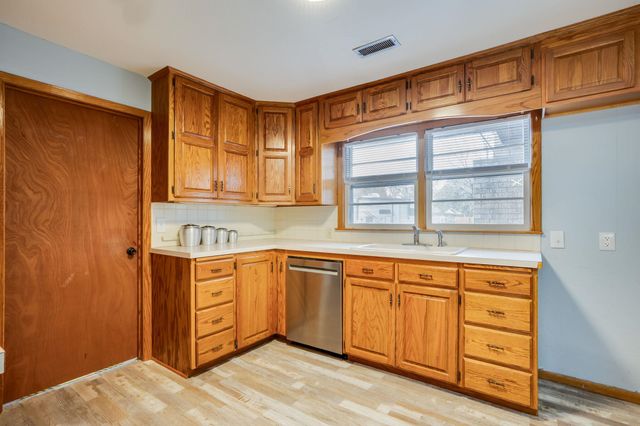 2600 N Halstead St, Wichita, KS 67204