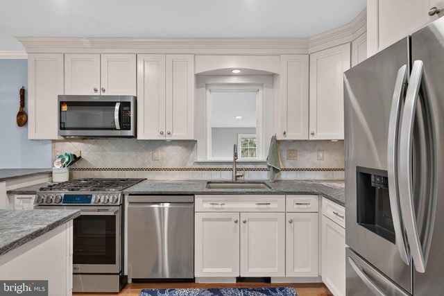 972 SKYLINE DR, Lancaster, PA 17601
