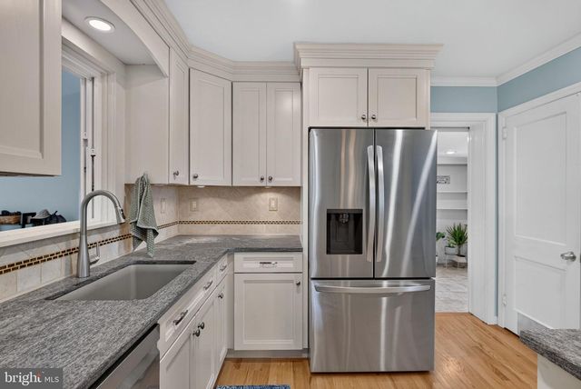 972 SKYLINE DR, Lancaster, PA 17601