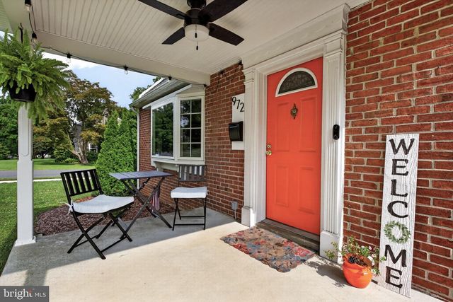 972 SKYLINE DR, Lancaster, PA 17601