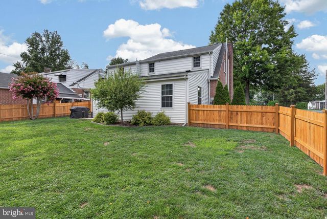 972 SKYLINE DR, Lancaster, PA 17601