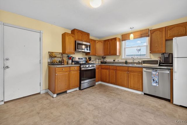 108 Upton Street, Dewitt, NY 13057