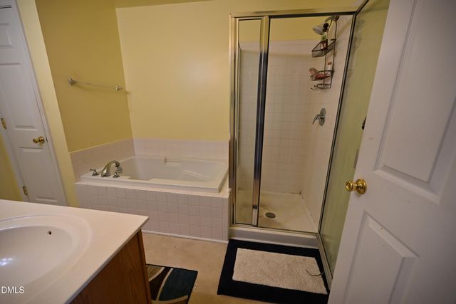 8640 Neuse Landing Lane 105, Raleigh, NC 27616