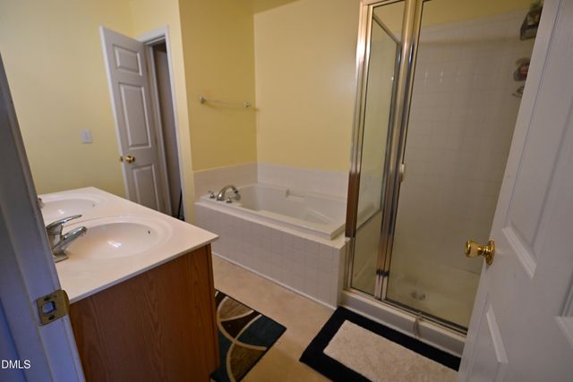 8640 Neuse Landing Lane 105, Raleigh, NC 27616