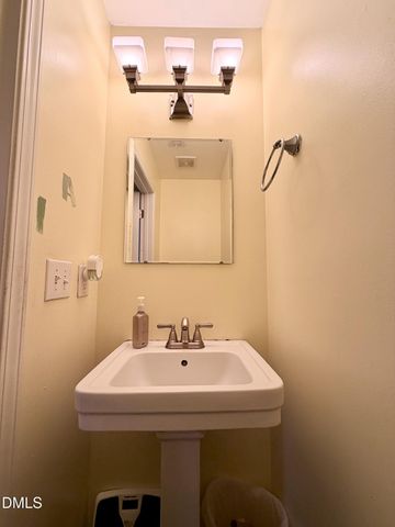 8640 Neuse Landing Lane 105, Raleigh, NC 27616