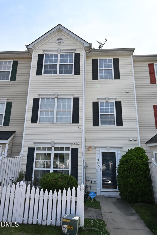 8640 Neuse Landing Lane 105, Raleigh, NC 27616