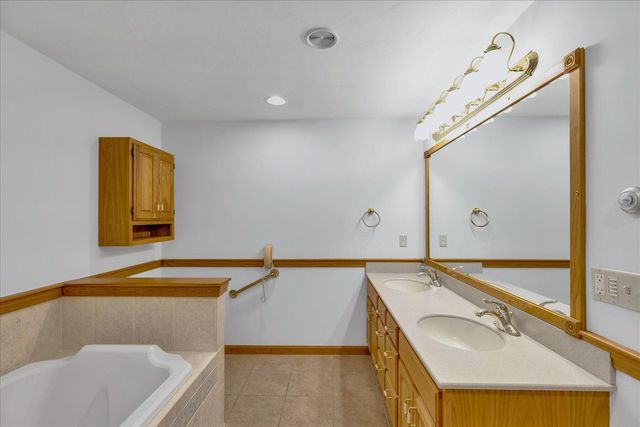 94 Stratford Lane, Yarmouth Port, MA 02675