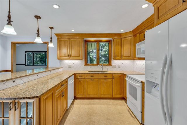 94 Stratford Lane, Yarmouth Port, MA 02675