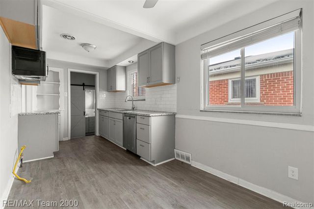 20295 Huntington Road, Detroit, MI 48219