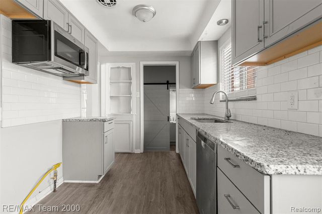 20295 Huntington Road, Detroit, MI 48219