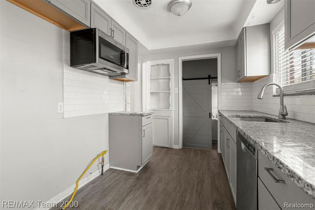 20295 Huntington Road, Detroit, MI 48219