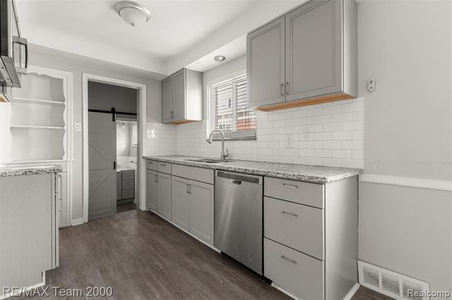 20295 Huntington Road, Detroit, MI 48219