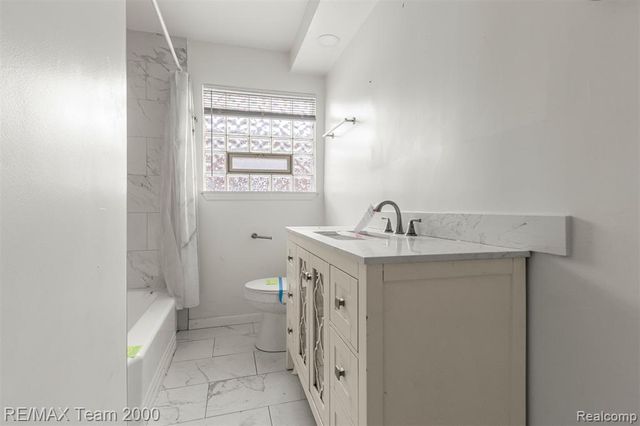 20295 Huntington Road, Detroit, MI 48219