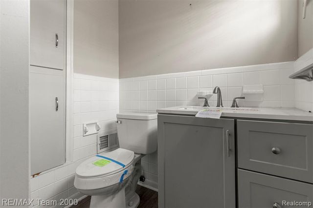 20295 Huntington Road, Detroit, MI 48219