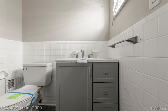 20295 Huntington Road, Detroit, MI 48219