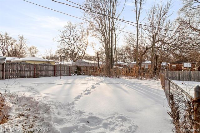 20295 Huntington Road, Detroit, MI 48219