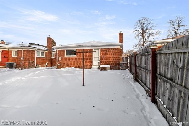 20295 Huntington Road, Detroit, MI 48219