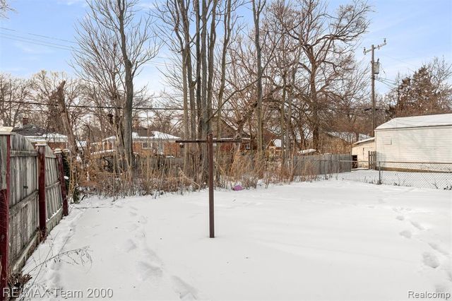 20295 Huntington Road, Detroit, MI 48219