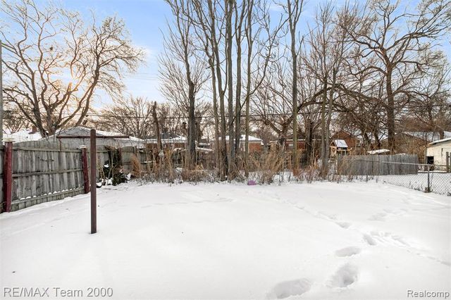 20295 Huntington Road, Detroit, MI 48219