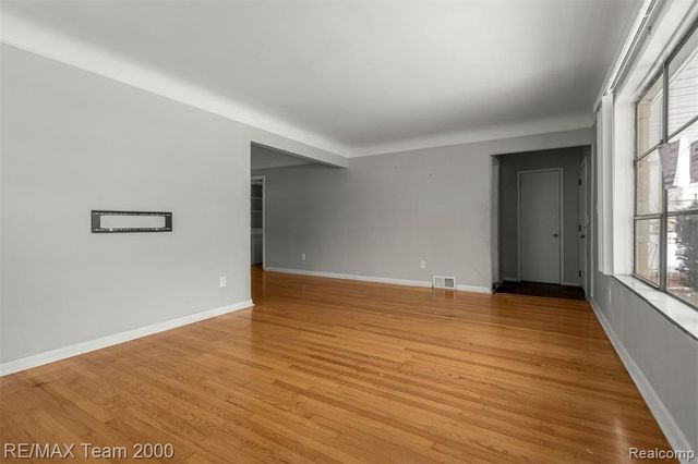 20295 Huntington Road, Detroit, MI 48219