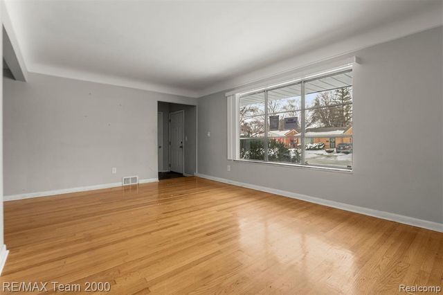 20295 Huntington Road, Detroit, MI 48219