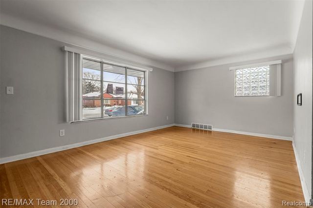 20295 Huntington Road, Detroit, MI 48219