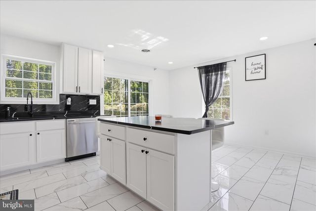 15 CANTERBURY DR, Chambersburg, PA 17201