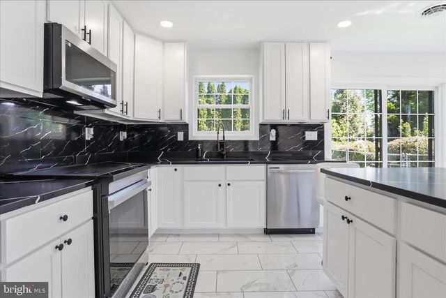 15 CANTERBURY DR, Chambersburg, PA 17201