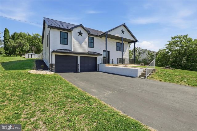 15 CANTERBURY DR, Chambersburg, PA 17201