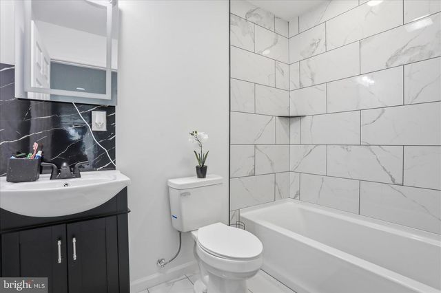 15 CANTERBURY DR, Chambersburg, PA 17201