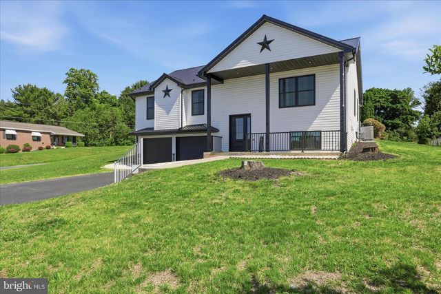 15 CANTERBURY DR, Chambersburg, PA 17201