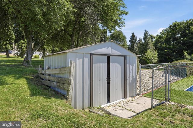 15 CANTERBURY DR, Chambersburg, PA 17201