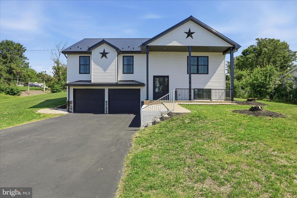 15 CANTERBURY DR, Chambersburg, PA 17201