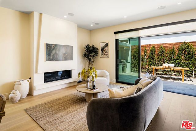 1008 S Bundy Drive, Los Angeles, CA 90049