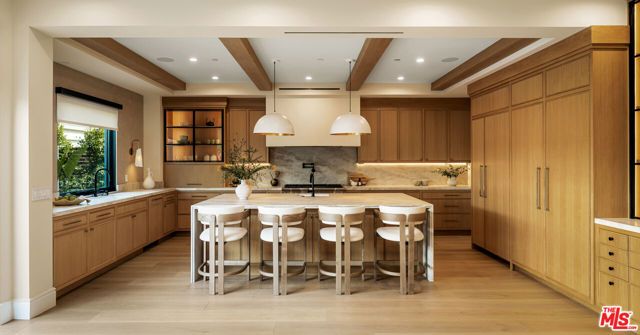 1008 S Bundy Drive, Los Angeles, CA 90049